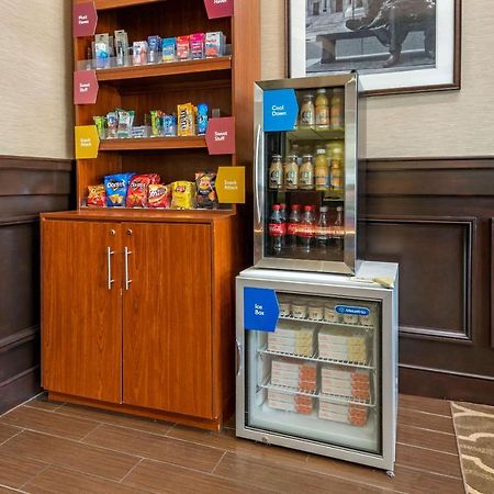 Comfort Suites Newark - Harrison Εξωτερικό φωτογραφία
