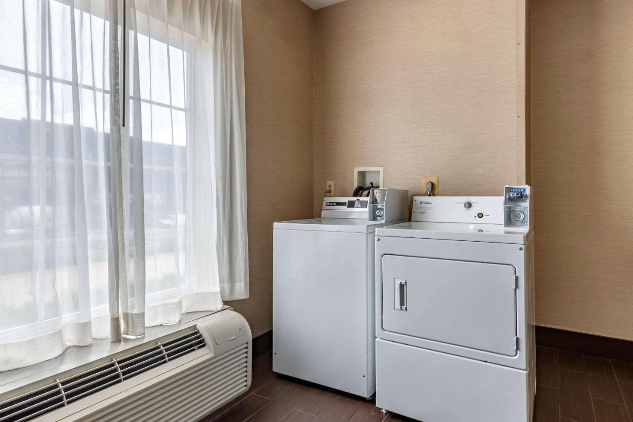 Comfort Suites Newark - Harrison Εξωτερικό φωτογραφία