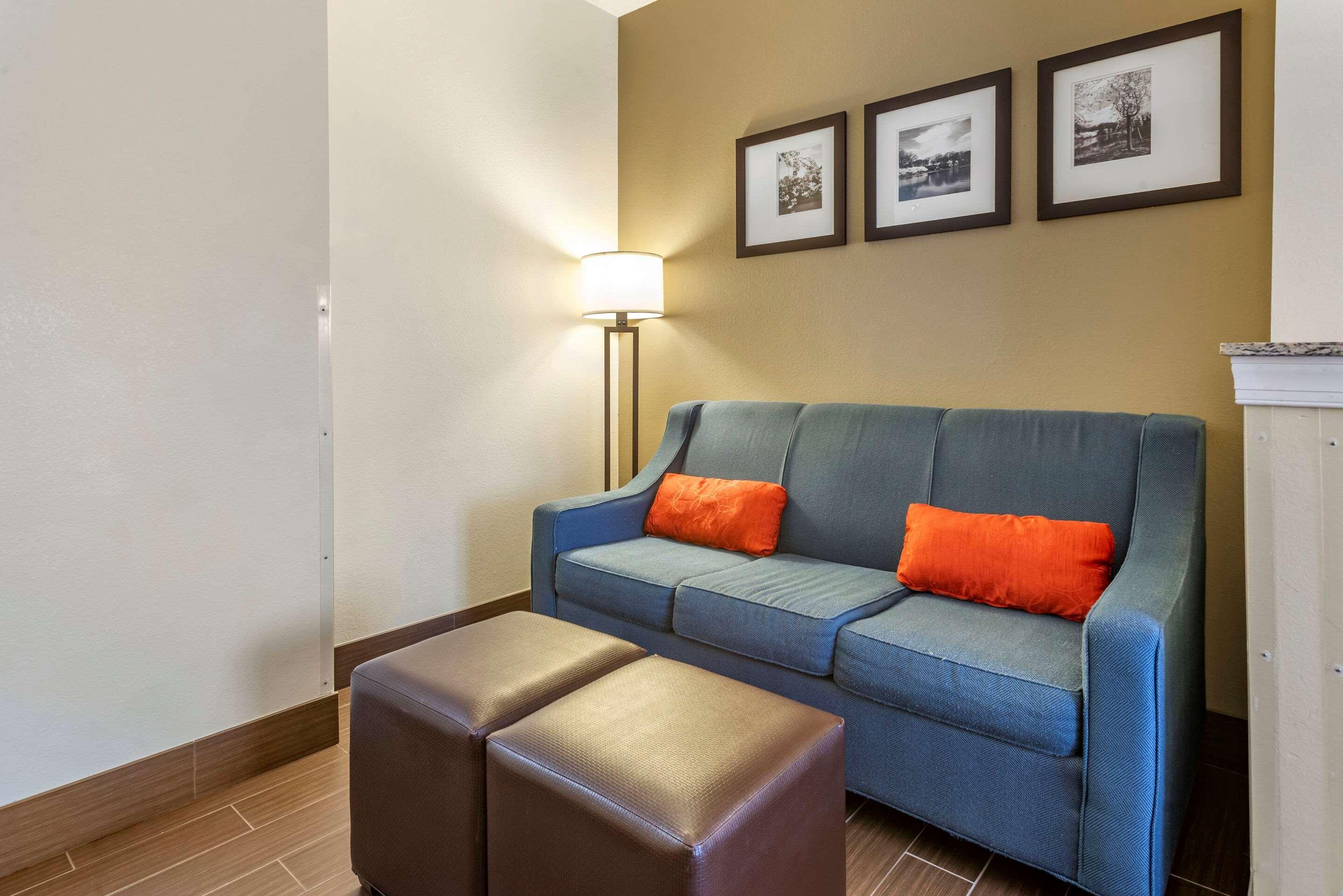 Comfort Suites Newark - Harrison Εξωτερικό φωτογραφία