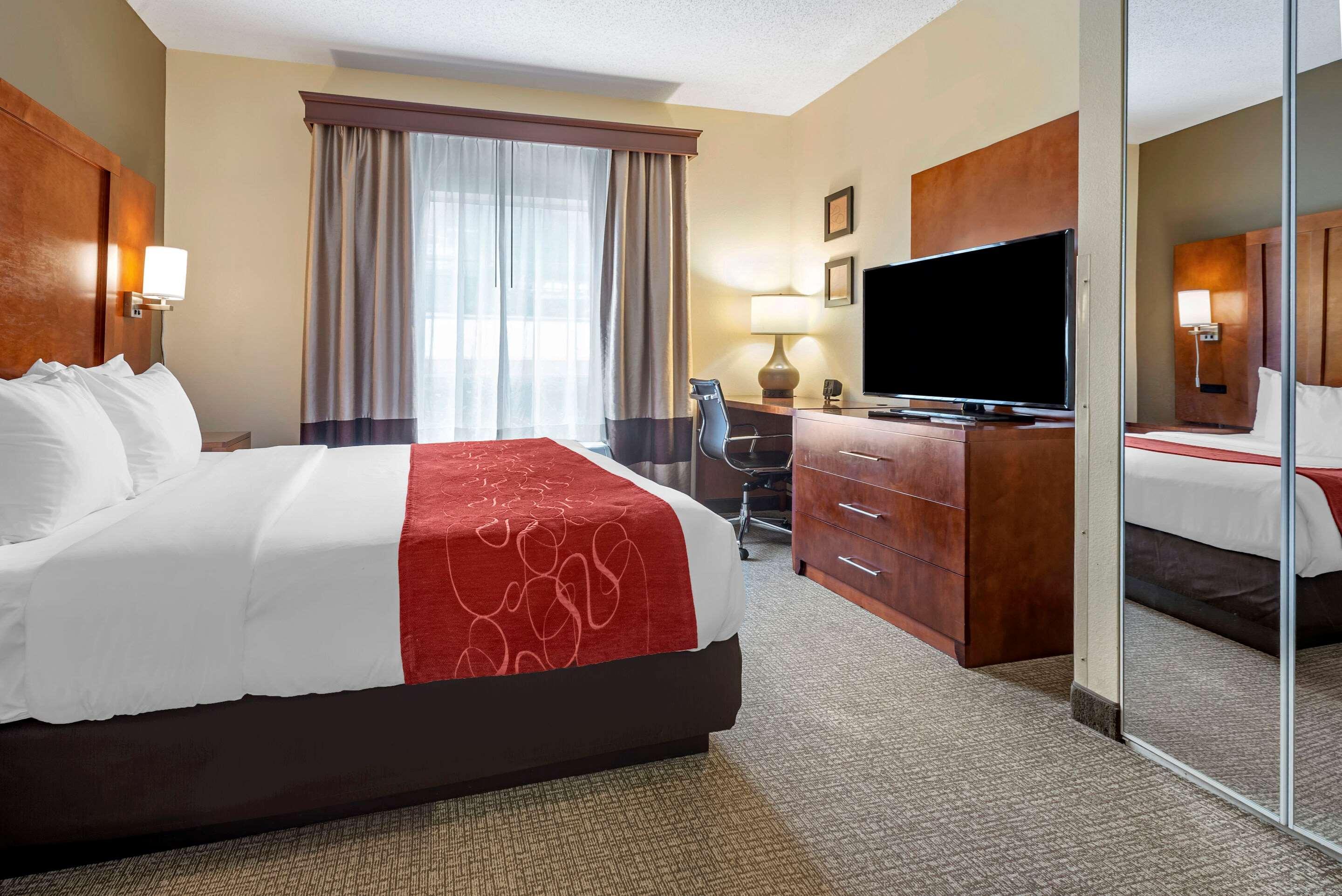 Comfort Suites Newark - Harrison Εξωτερικό φωτογραφία