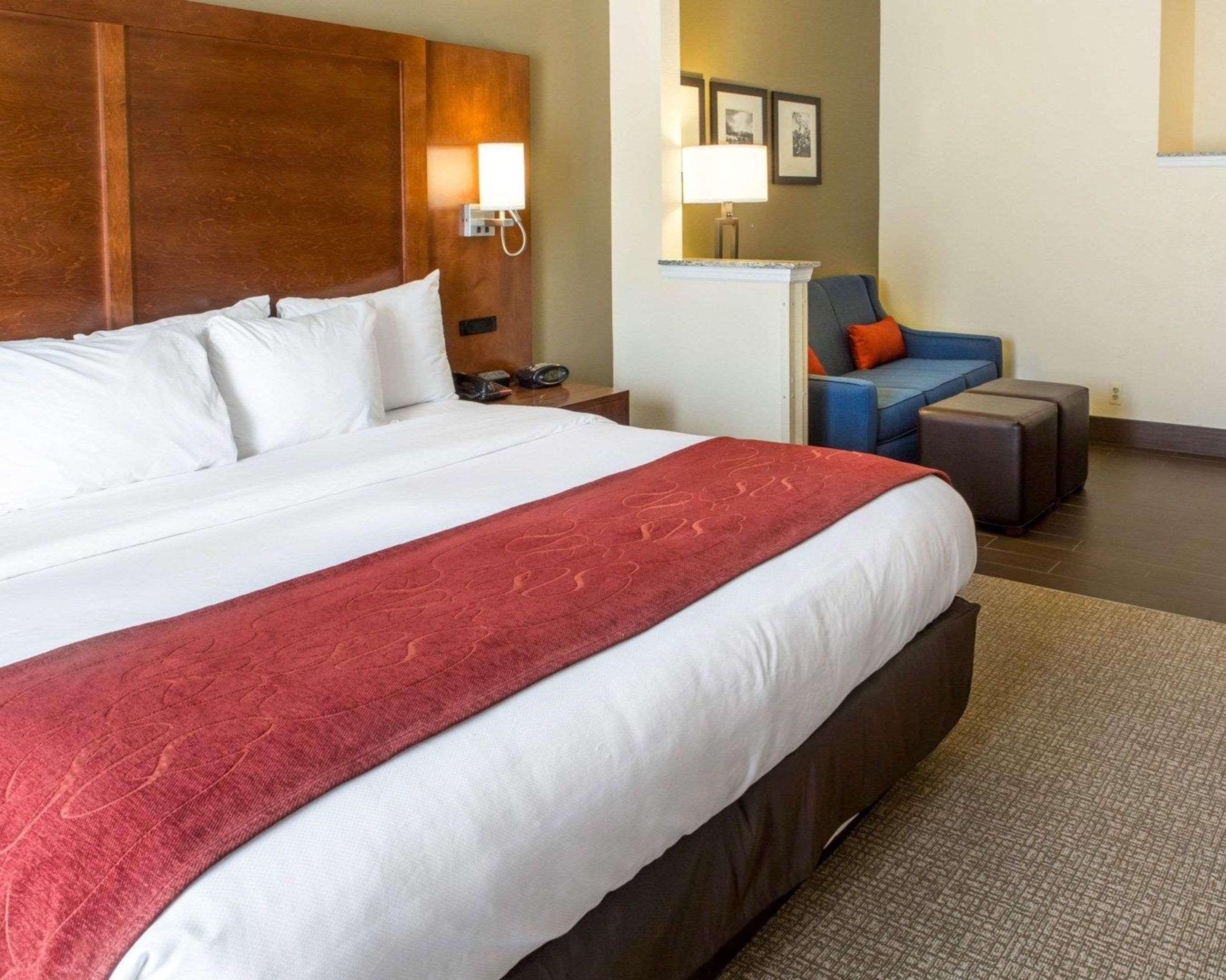 Comfort Suites Newark - Harrison Εξωτερικό φωτογραφία