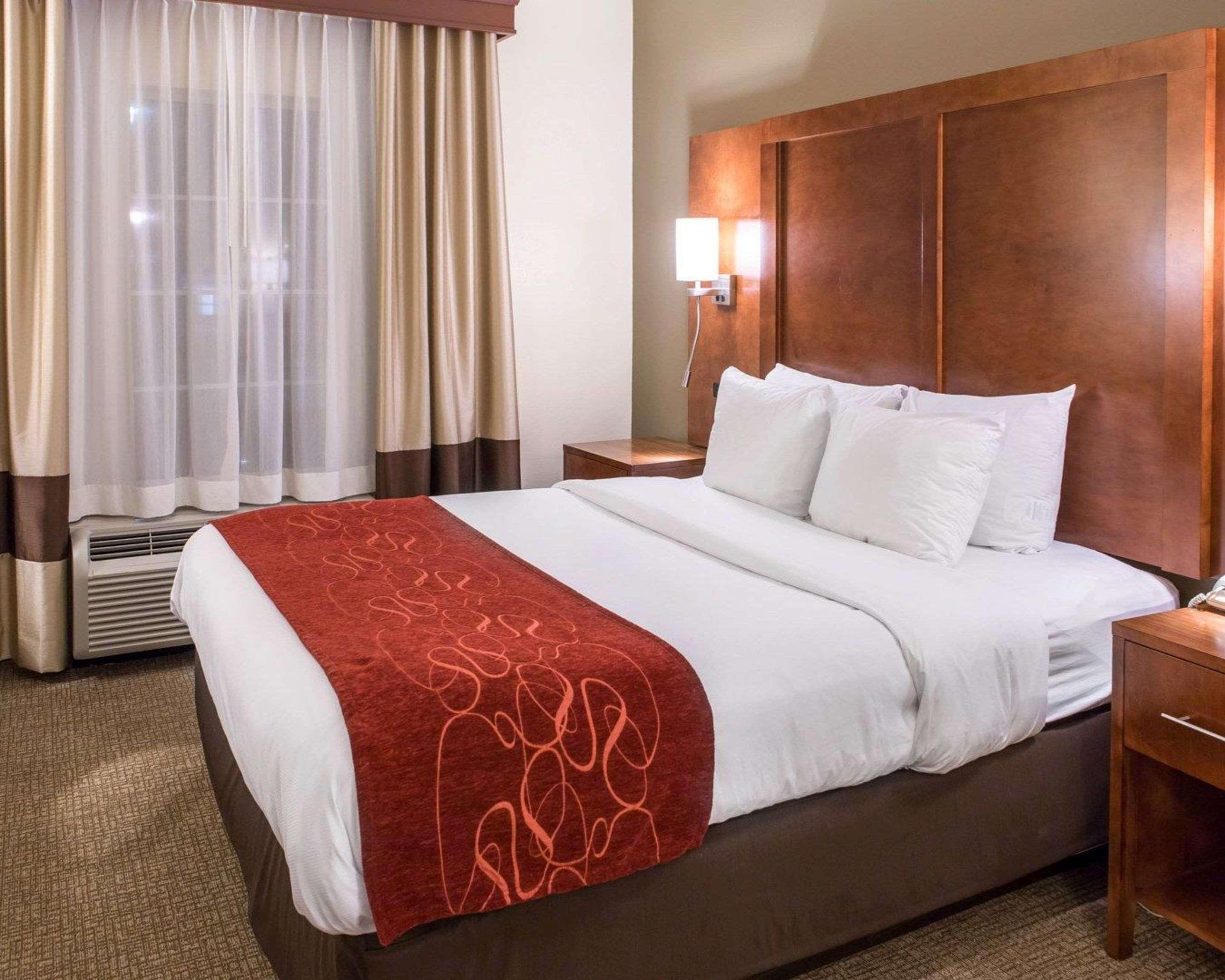 Comfort Suites Newark - Harrison Εξωτερικό φωτογραφία