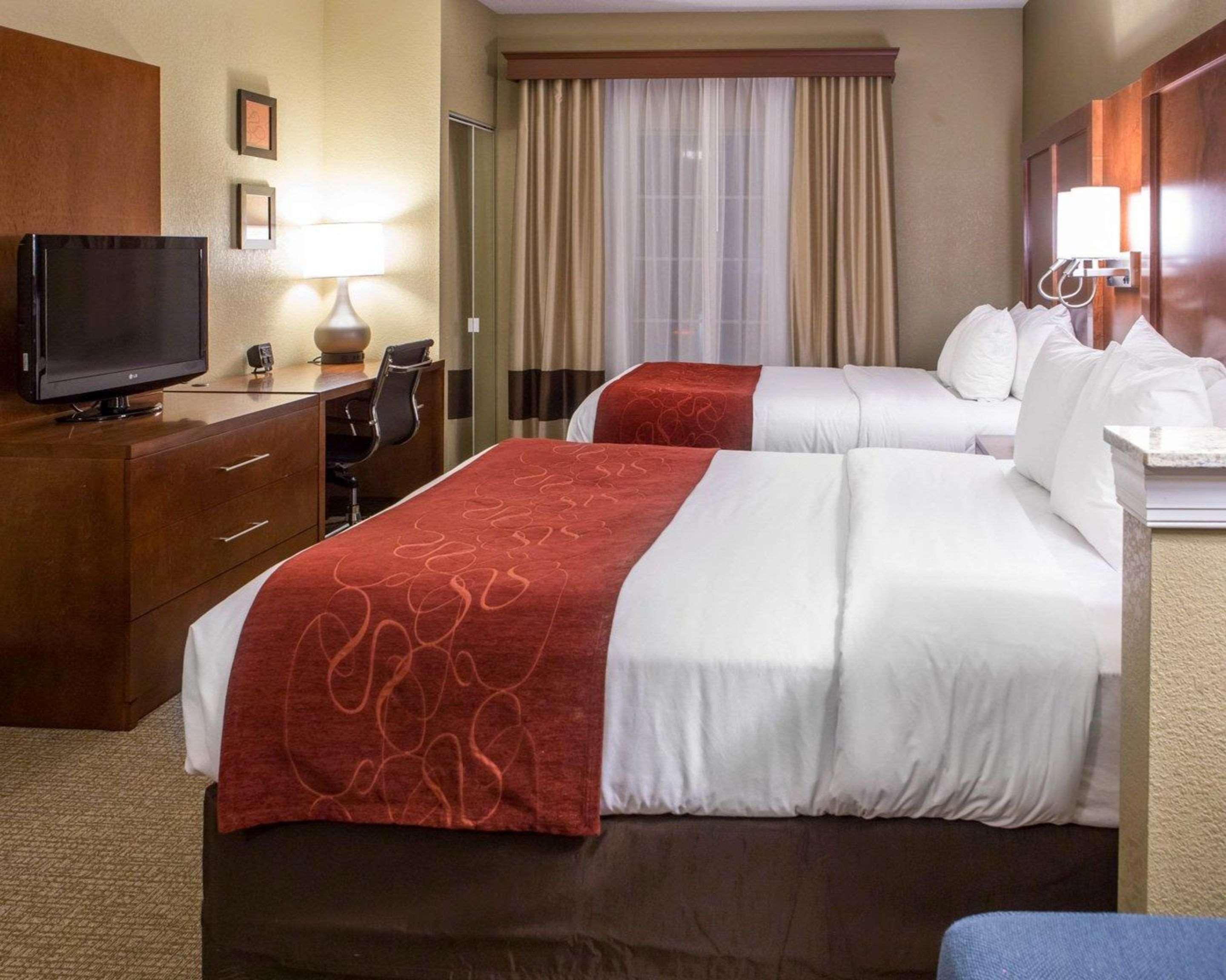 Comfort Suites Newark - Harrison Εξωτερικό φωτογραφία