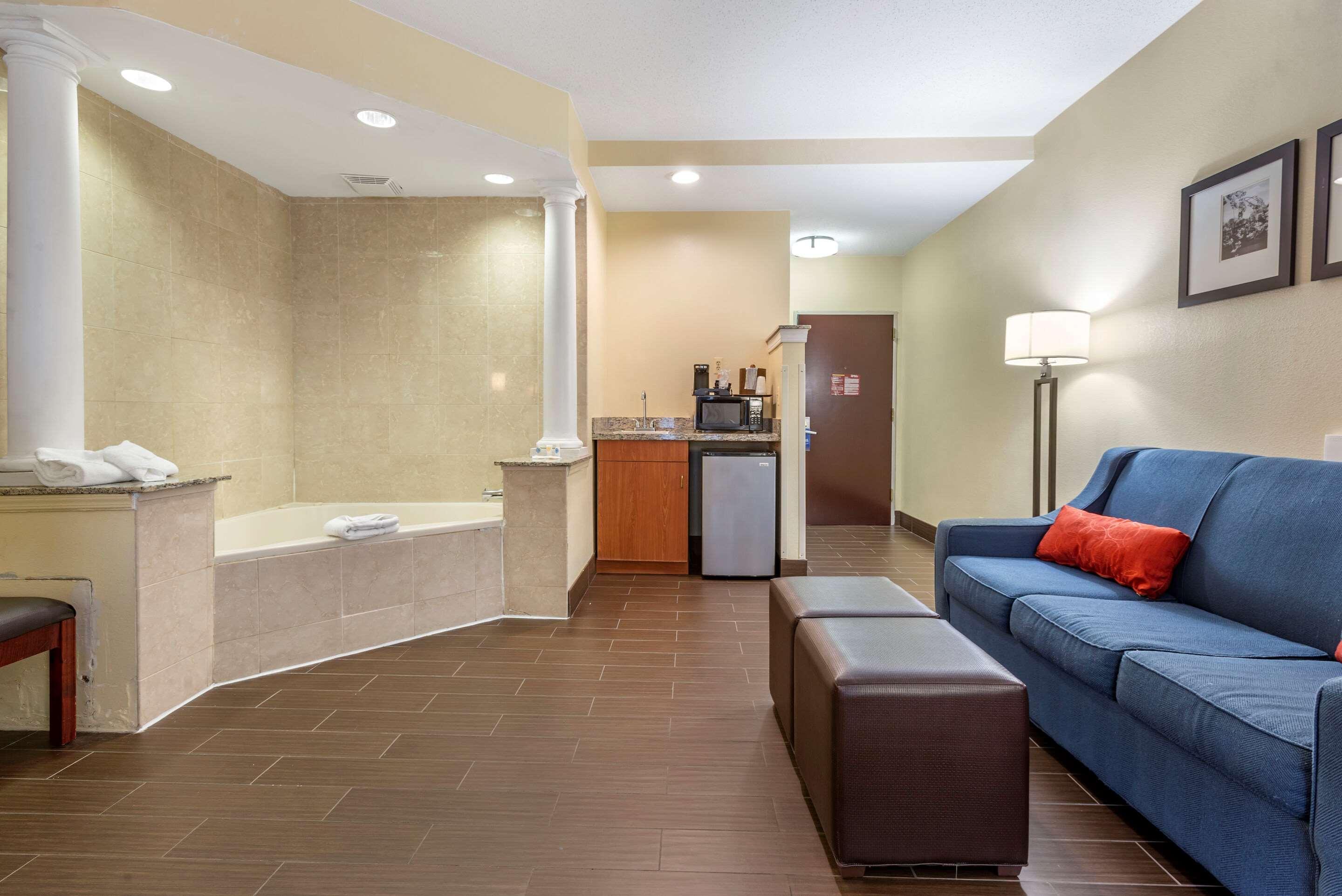 Comfort Suites Newark - Harrison Εξωτερικό φωτογραφία