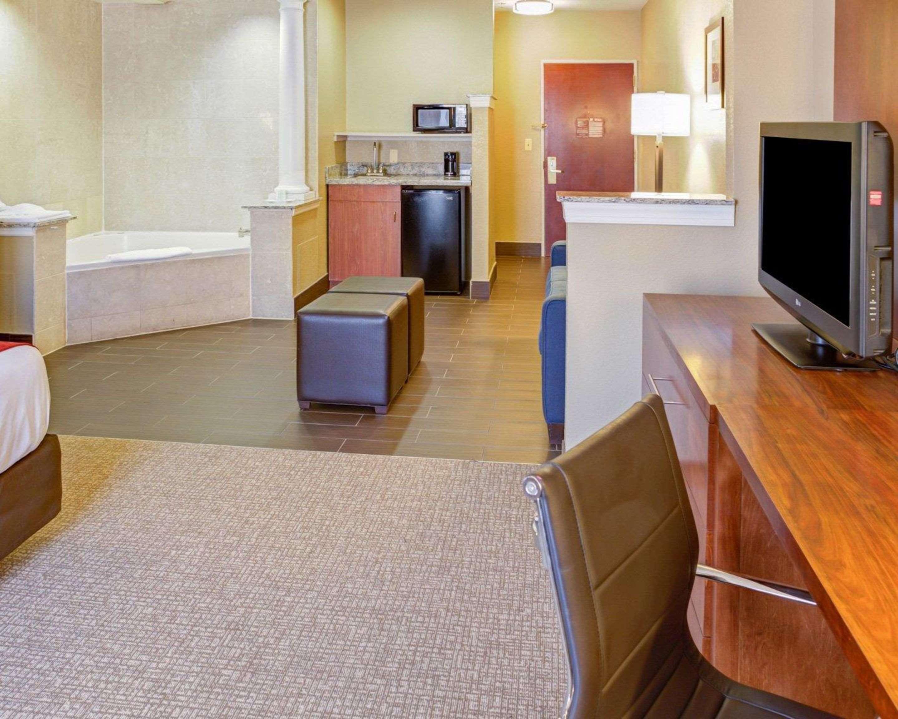 Comfort Suites Newark - Harrison Εξωτερικό φωτογραφία