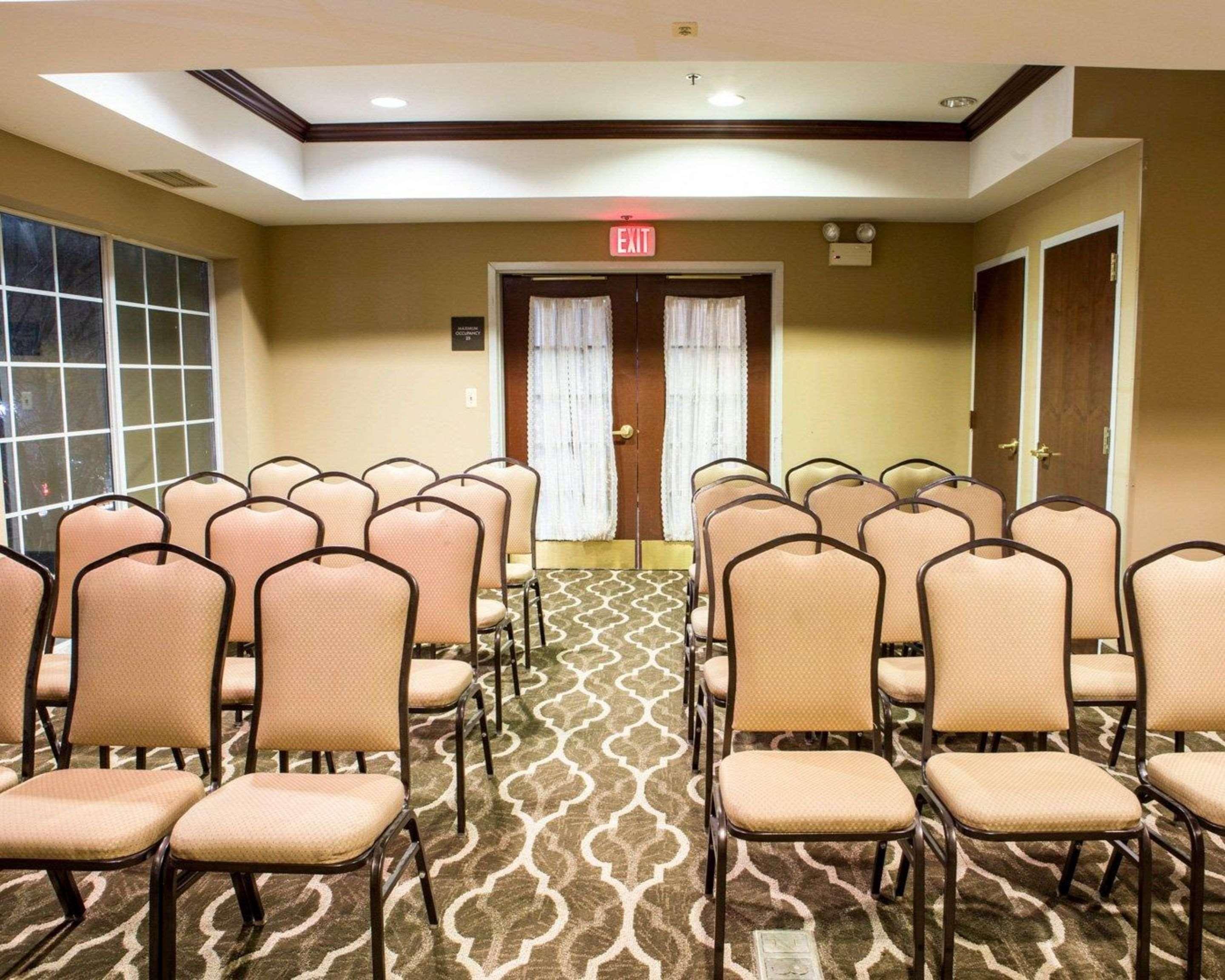 Comfort Suites Newark - Harrison Εξωτερικό φωτογραφία