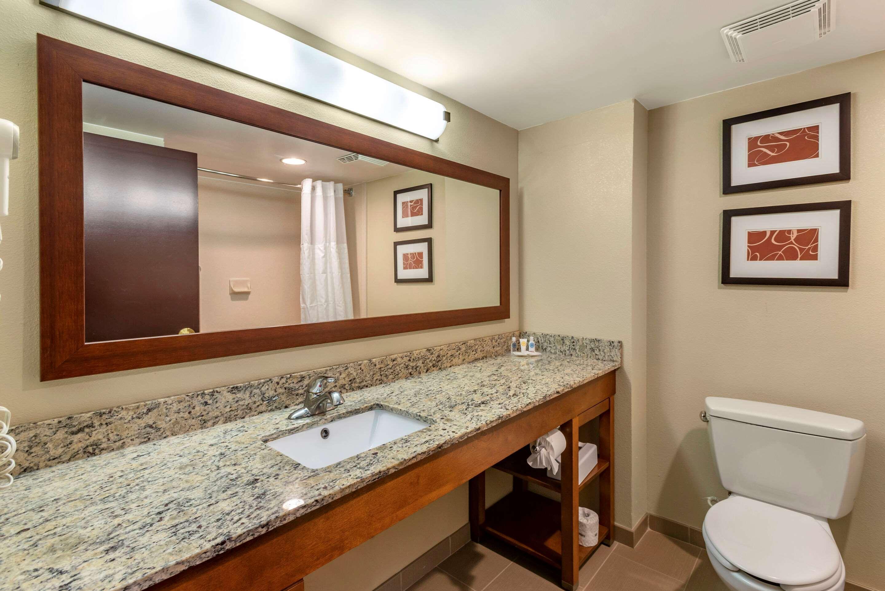Comfort Suites Newark - Harrison Εξωτερικό φωτογραφία