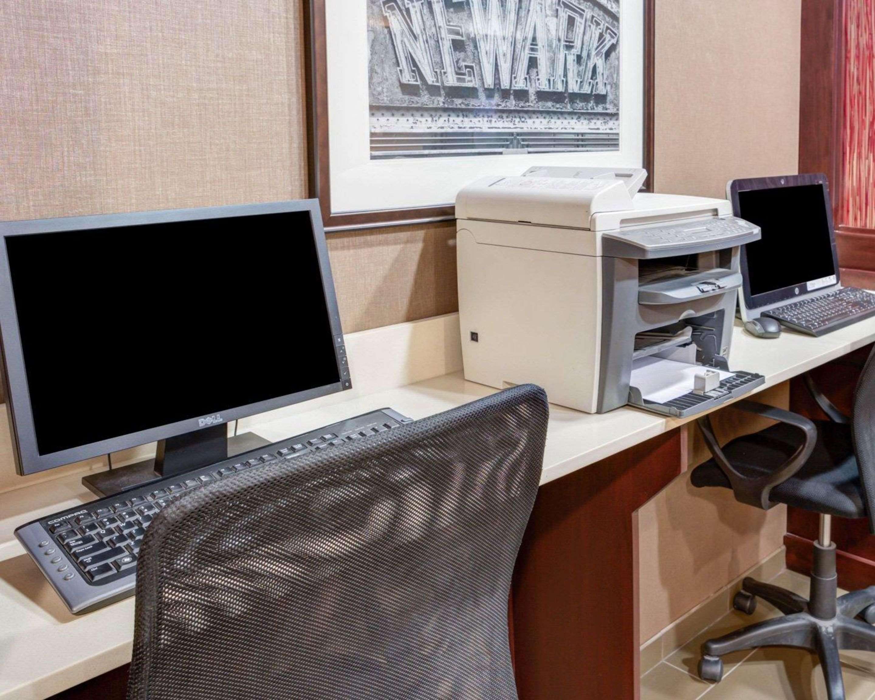 Comfort Suites Newark - Harrison Εξωτερικό φωτογραφία