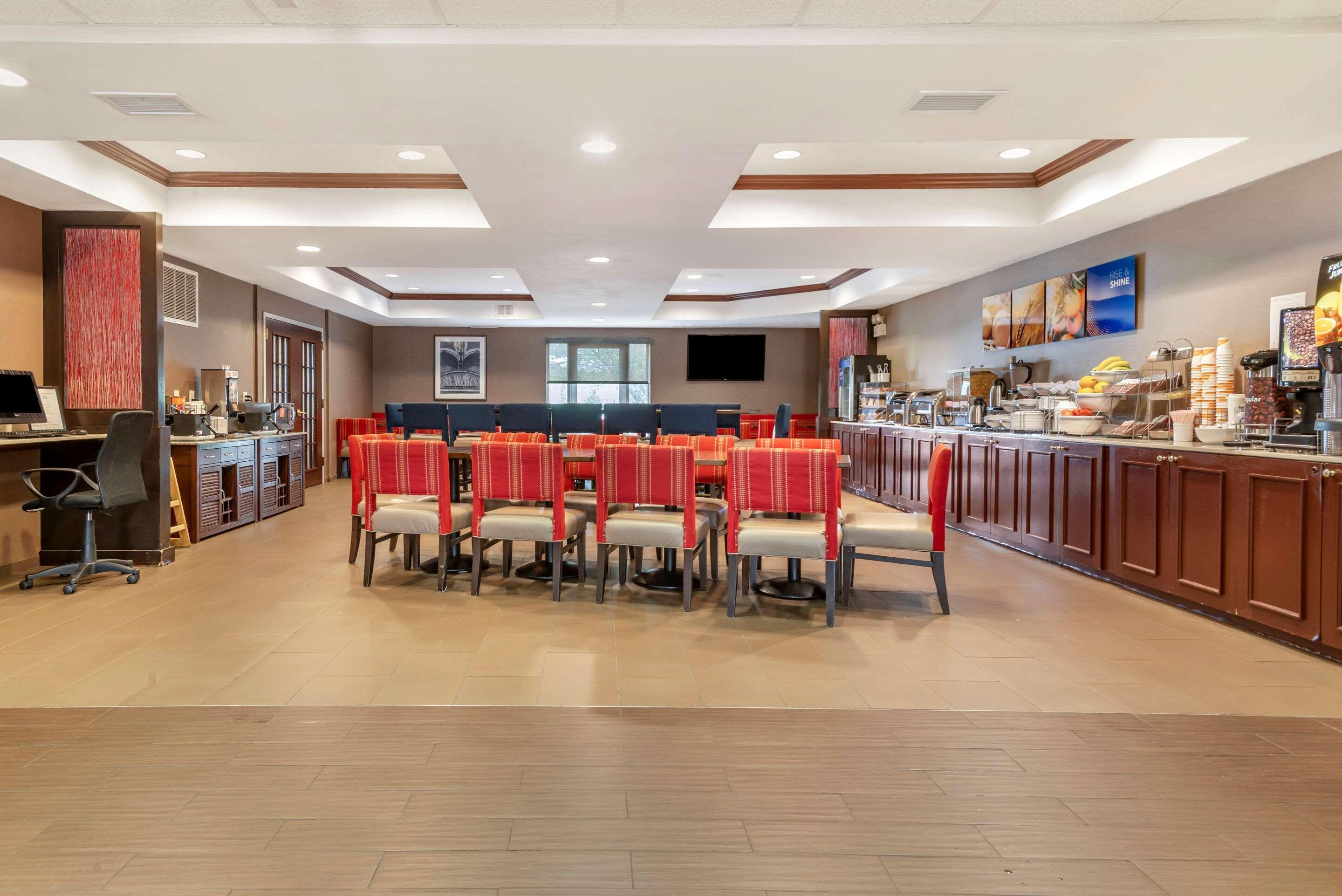 Comfort Suites Newark - Harrison Εξωτερικό φωτογραφία