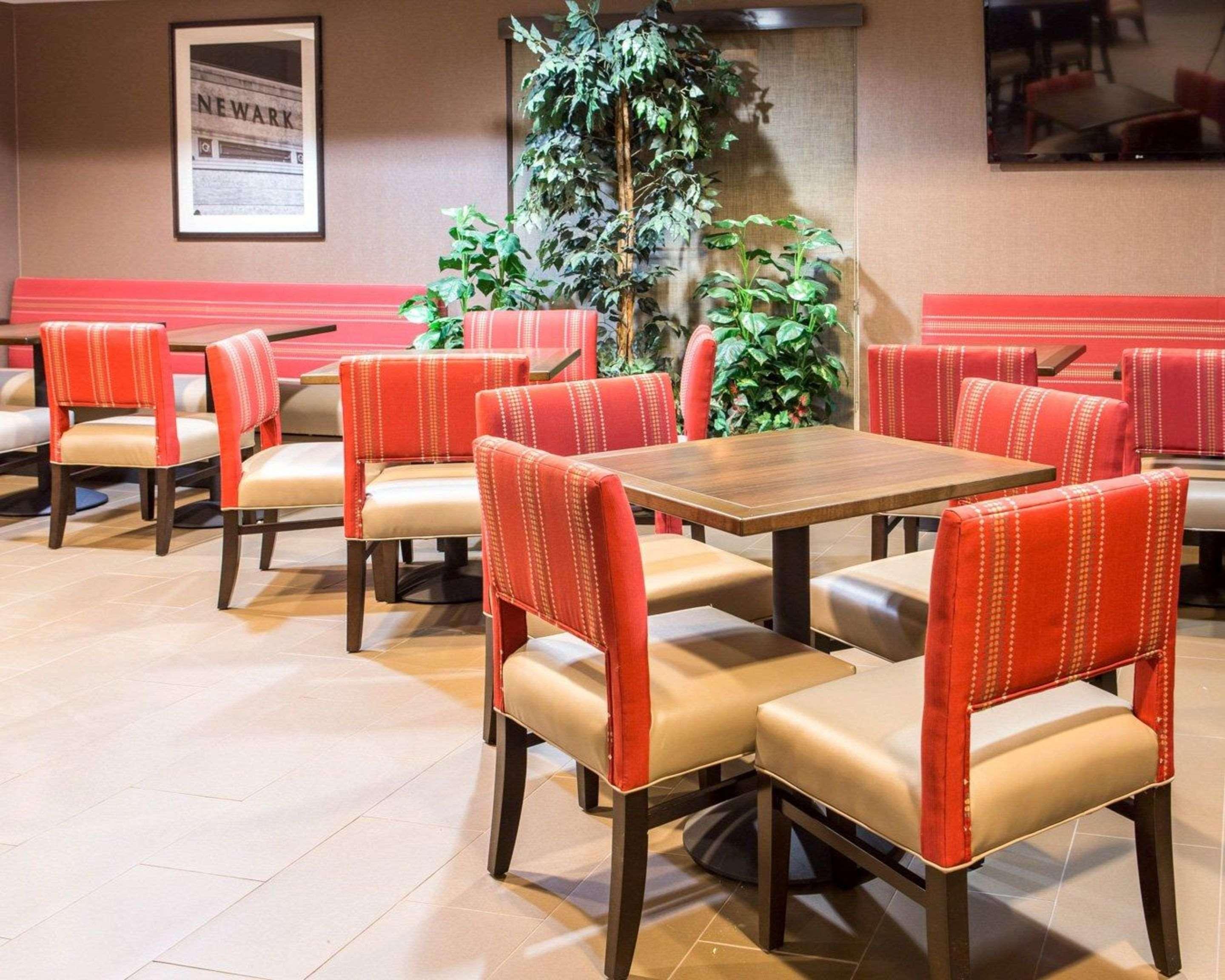 Comfort Suites Newark - Harrison Εξωτερικό φωτογραφία