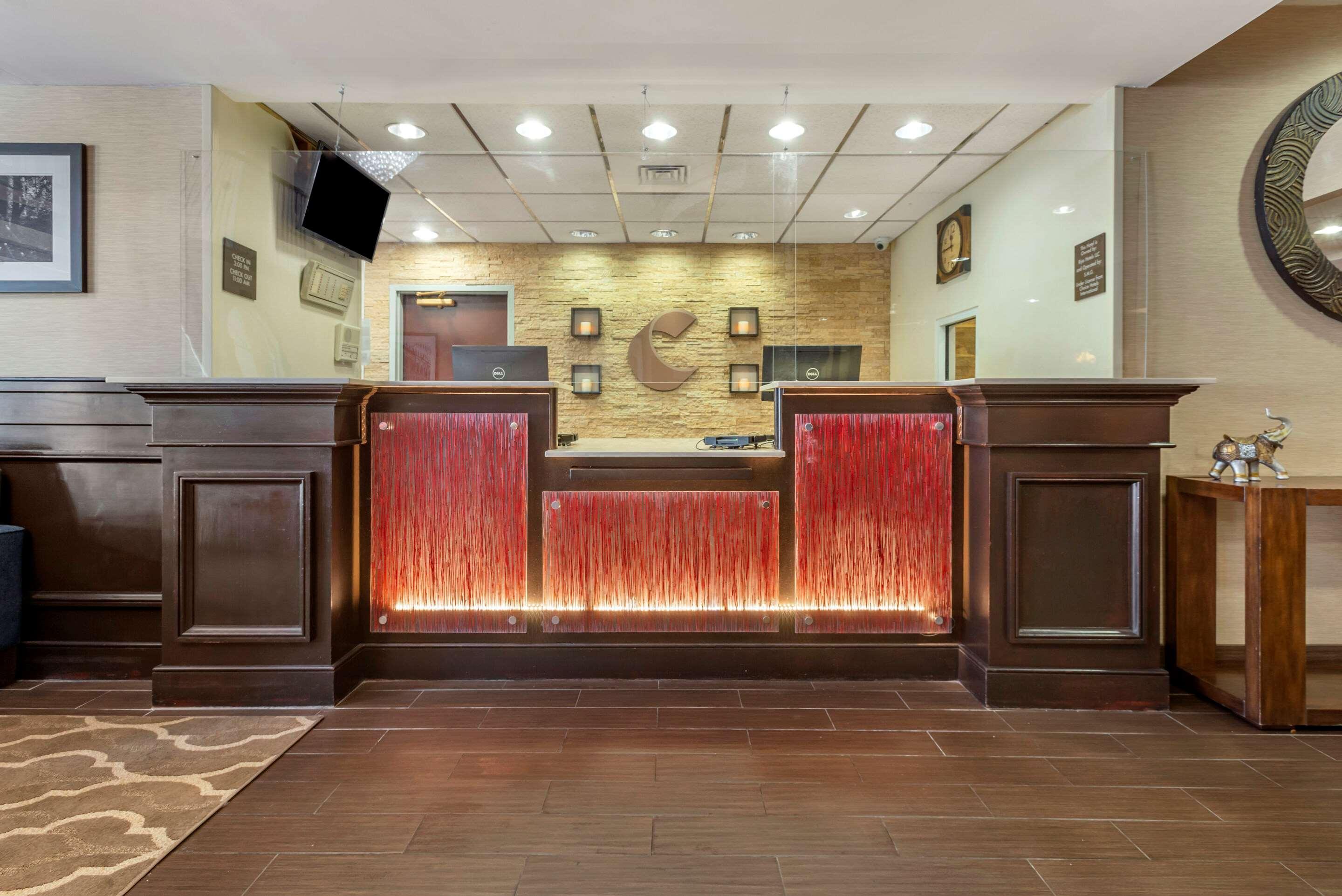 Comfort Suites Newark - Harrison Εξωτερικό φωτογραφία