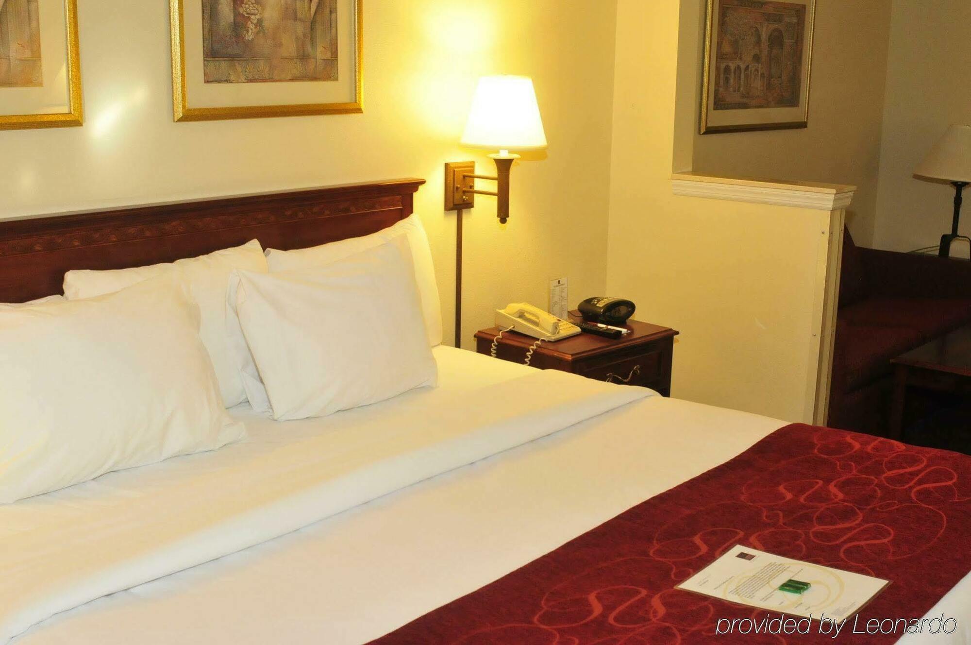 Comfort Suites Newark - Harrison Εξωτερικό φωτογραφία