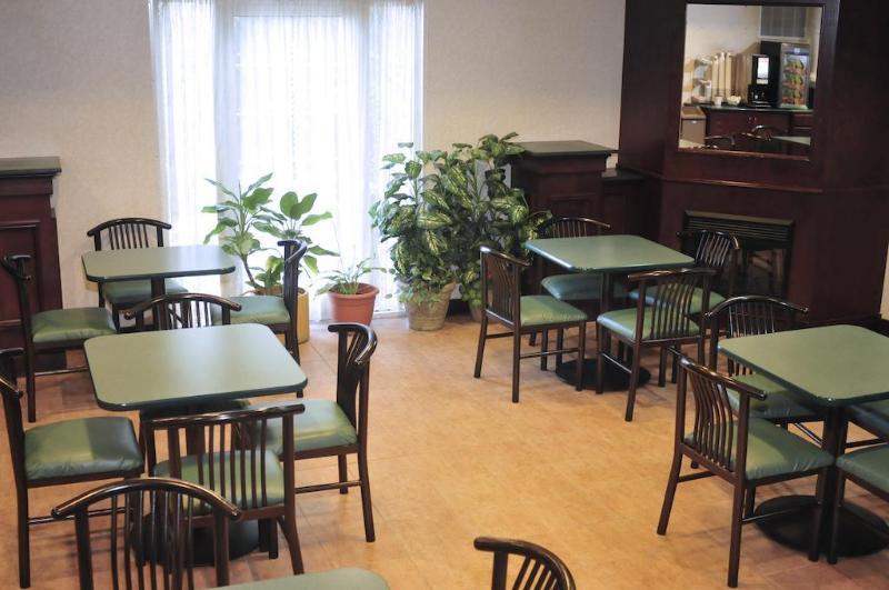 Comfort Suites Newark - Harrison Εξωτερικό φωτογραφία