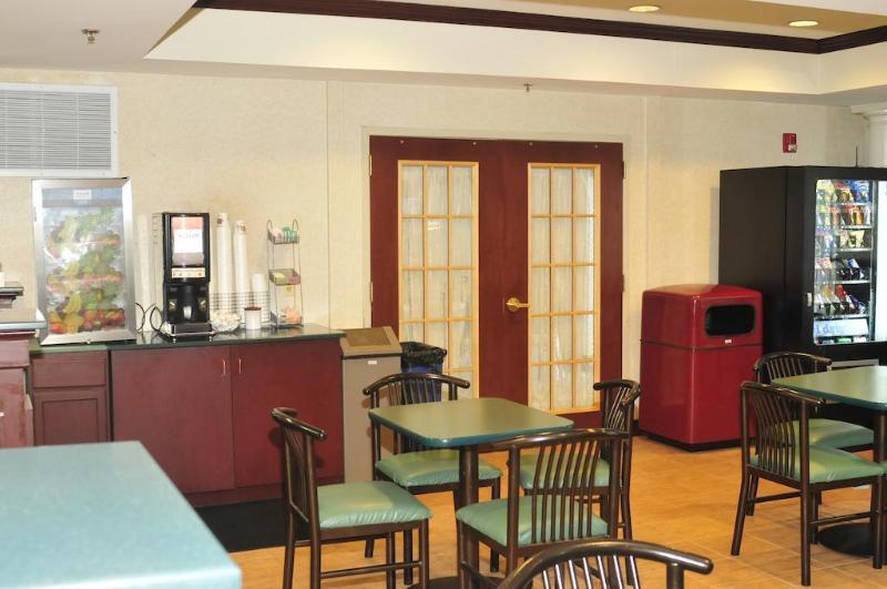Comfort Suites Newark - Harrison Εξωτερικό φωτογραφία